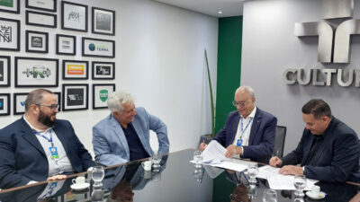 Executivos da TV Cultura e TV Cultura do Pará renovam contrato
