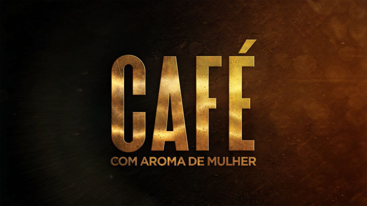 Logo dourado da novela Café com Aroma de Mulher com fundo escuro e textura que remete a grãos de café