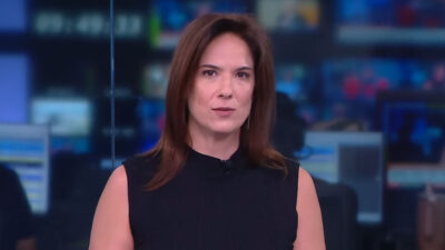 Clarissa Oliveira no estúdio da CNN Brasil