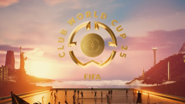 Logo dourado da Copa do Mundo de Clubes da Fifa 2025 com jogadores em campo ao pôr do sol