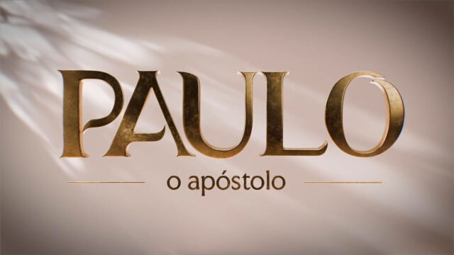 Logo da novela Paulo, o Apóstolo com letras douradas em fundo claro e efeito de luz suave