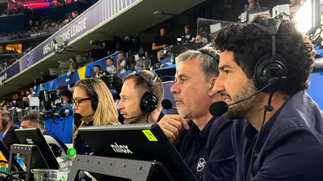 Nadine Basttos, Tiago Leifert, Mauro Beting e Alexandre Pato comentam a final da Champions League no estádio pelo SBT