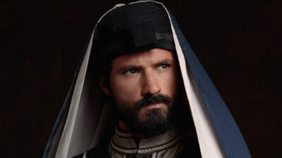 Murilo Cezar caracterizado como Saulo/Paulo com vestes bíblicas e expressão séria em imagem promocional da novela Paulo, o Apóstolo da Record