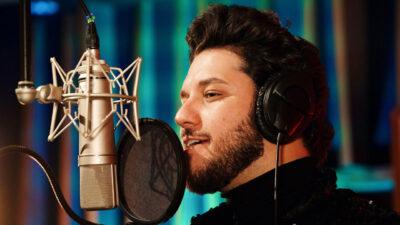 Lucca grava a música de abertura da nova temporada do Estrela da Casa em estúdio de gravação