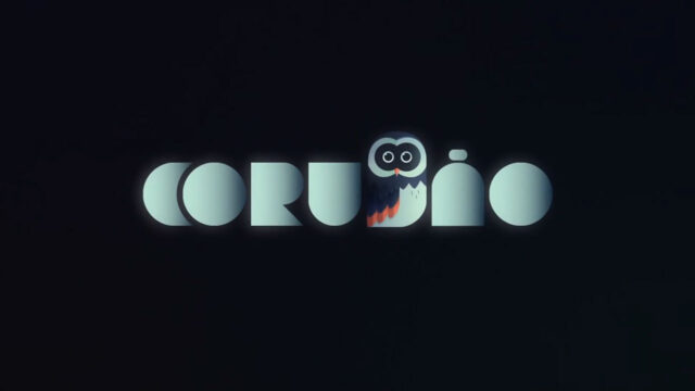 Logotipo da sessão Corujão da TV Globo com letras estilizadas em azul claro e desenho de coruja integrada na tipografia