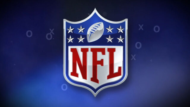 Logotipo da NFL com escudo azul e branco estrelas bola de futebol americano e letras vermelhas sobre fundo azul