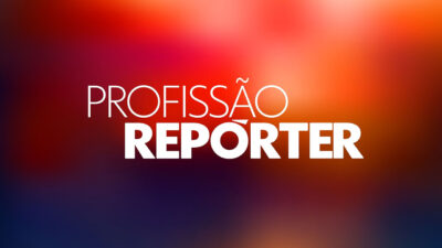 Logotipo do Profissão Repórter com letras brancas sobre fundo degradê em tons de vermelho laranja e azul