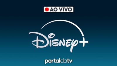 Imagem promocional do serviço de streaming Disney Plus com o logo em destaque e a inscrição AO VIVO no topo
