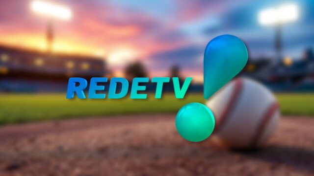 Logotipo 3D da RedeTV sobre bola de beisebol no campo com estádio e pôr do sol ao fundo
