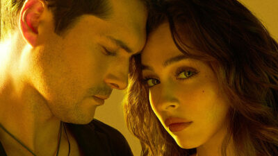 Alperen Duymaz (Civan) e Cemre Baysel (Leyla) encostando as testas em close-up promocional da novela turca Leyla
