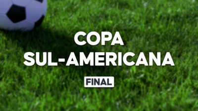 Copa Sul-Americana - Final escrito em letras brancas na grama verde, com uma bola de futebol no canto superior esquerdo