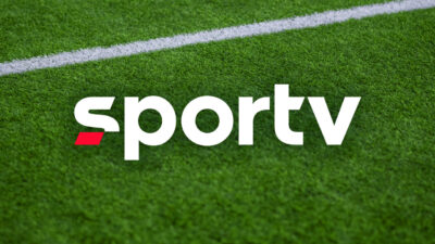 Logotipo do canal SporTV, com o nome em letras brancas sobre um fundo que simula o gramado de um campo de futebol