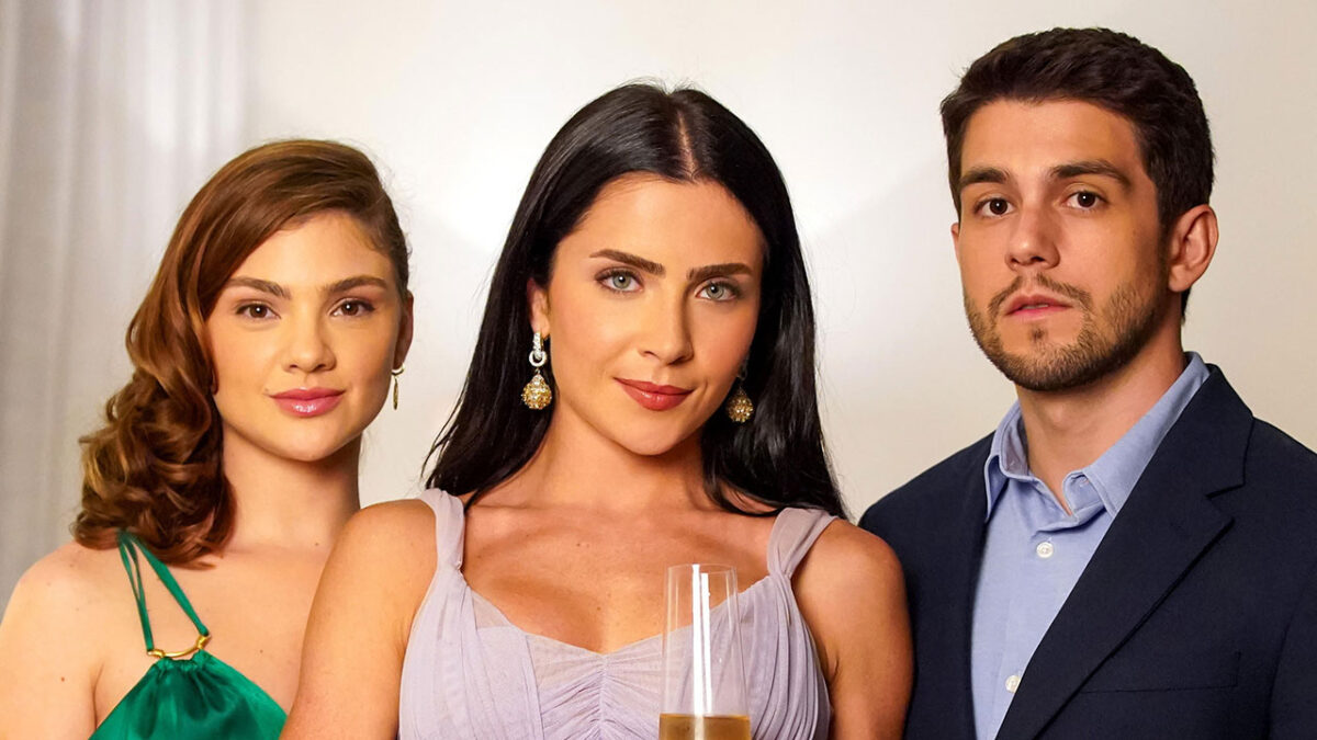 Debora Ozório, Jade Picon e Daniel Rangel em foto de divulgação da novela Tudo por uma Segunda Chance, com trajes de festa