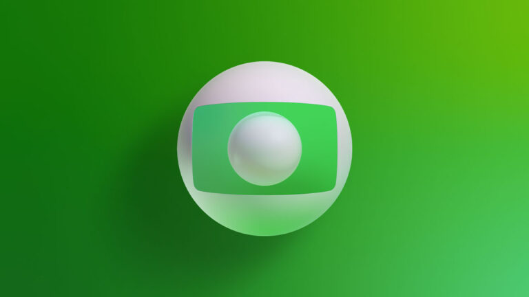 Esfera branca 3D com a marca da TV Globo no centro sobre fundo verde degradê em vinheta das transmissões de futebol da emissora