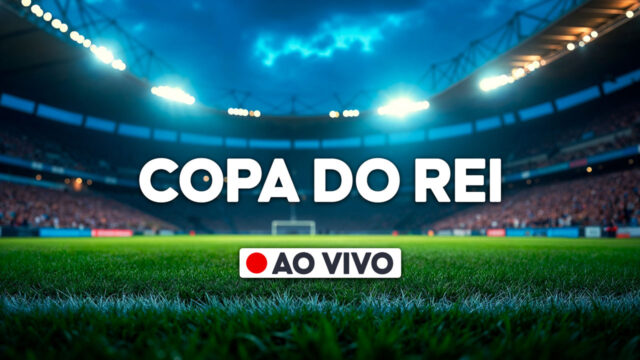 Gráfico com a frase Copa do Rei e selo ao vivo sobre imagem de estádio de futebol iluminado com gramado em destaque
