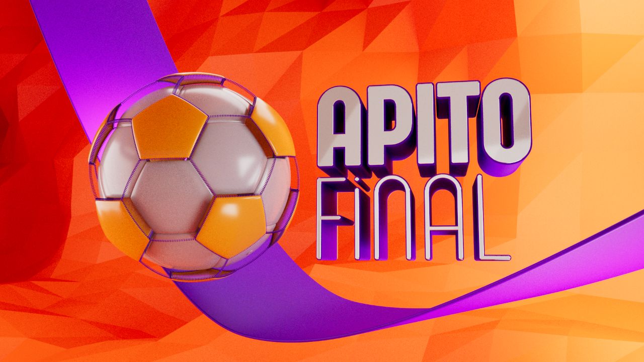 Logotipo do programa Apito Final com letras em 3D prateadas e roxas, ao lado de uma bola de futebol estilizada sobre fundo geométrico laranja