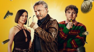 Anata (Lucy Liu), Danny Dolinski (Christoph Waltz) e Wihlborg (Cooper Hoffman) com armas em pôster de O Mestre do Crime