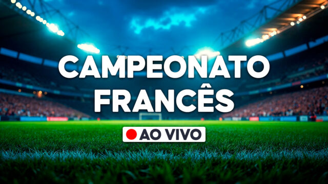 Estádio de futebol iluminado à noite com gramado em destaque, texto centralizado Campeonato Francês e selo branco com círculo vermelho escrito ao vivo