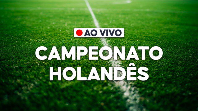 Arte digital com o texto Campeonato Holandês letras brancas sobre gramado de futebol em foco seletivo, com linha branca de marcação e selo ao vivo
