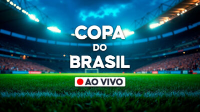 Arte digital com o texto Copa do Brasil em letras brancas sobre gramado de estádio de futebol iluminado à noite sob céu azul escuro