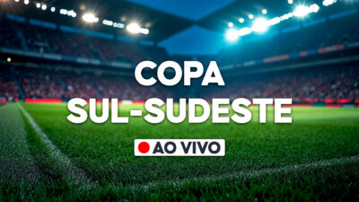 Arte com texto Copa Sul-Sudeste em destaque sobre campo de futebol iluminado com arquibancadas ao fundo e selo ao vivo na parte inferior