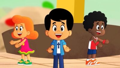 Personagens do desenho 3 Palavrinhas sorrindo e dançando com braços estendidos em cenário colorido ao ar livre