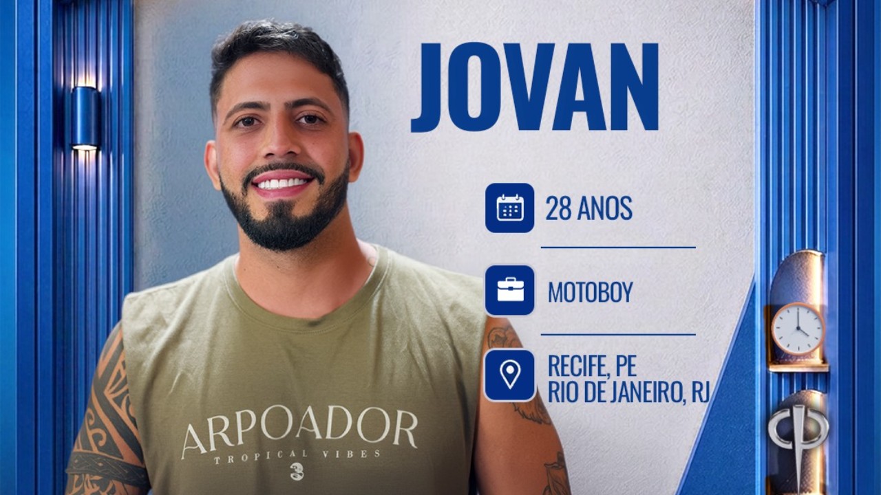 Jovan sorri em card do reality Casa do Patrão com informações 28 anos motoboy de Recife PE e Rio de Janeiro RJ