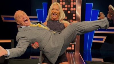 Marcelo de Carvalho é carregado por Vivi Winkler em estúdio de TV durante gravação de programa