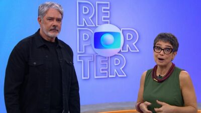 William Bonner e Sandra Annenberg no estúdio do Globo Repórter diante do logotipo do programa exibido ao fundo