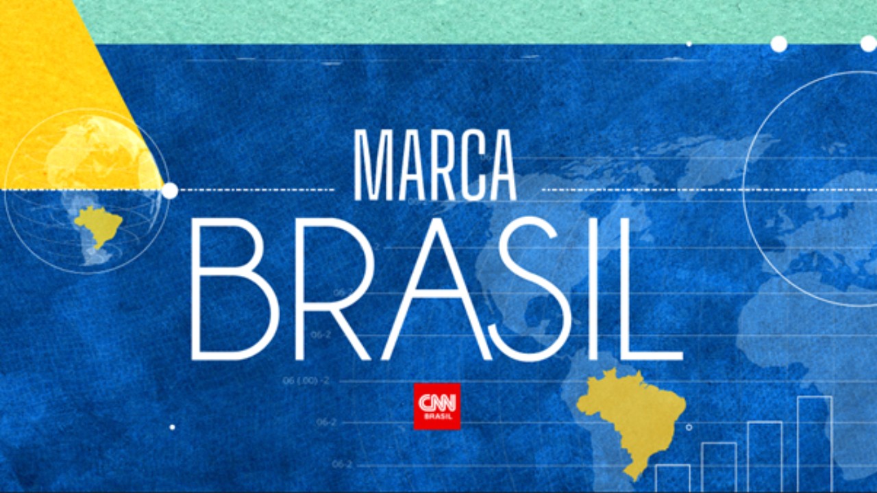 Arte do especial Marca Brasil da CNN Brasil com mapa do país em amarelo sobre fundo azul e gráficos ao fundo