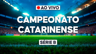 Arte promocional do Campeonato Catarinense - Série B com estádio de futebol iluminado, gramado em destaque e selo de transmissão ao vivo no topo da imagem