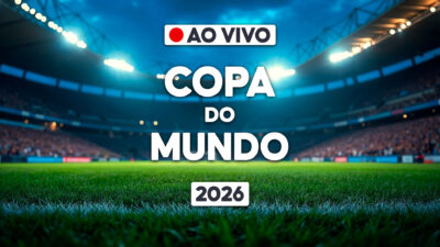 Transmissão ao vivo da Copa do Mundo 2026 com gramado de estádio iluminado e arquibancadas ao fundo