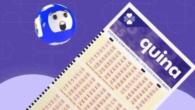 Volante da Quina com dezenas para aposta ao lado de mascote das Loterias Caixa sobre fundo roxo