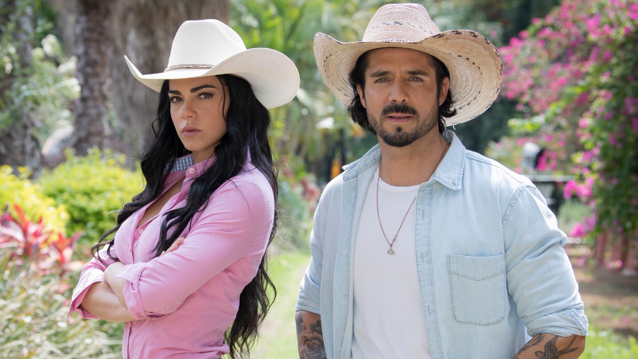 Fernanda Linhares (Livia Brito) e Rafael Toscano Lagos (José Ron) em A Desalmada
