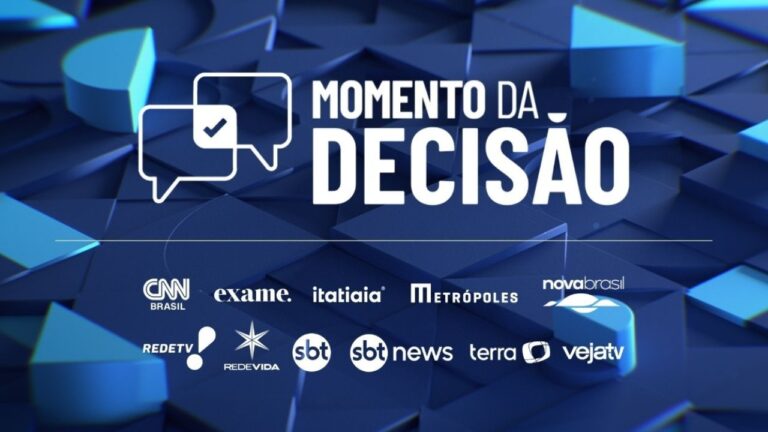 Arte do debate Momento da Decisão sobre fundo azul com logos de CNN Brasil, Exame, SBT News, Terra e outros veículos