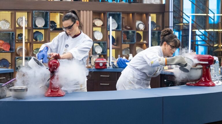 Jéssica Cechella e Carla Araújo preparam receitas entre fumaça e batedeiras na cozinha do MasterChef