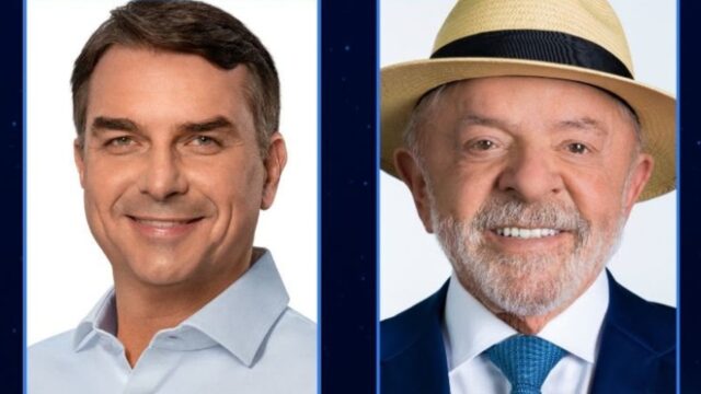 Montagem com retratos de Flávio Bolsonaro, à esquerda, usando camisa azul-clara, e Luiz Inácio Lula da Silva, à direita, de terno azul, gravata e chapéu