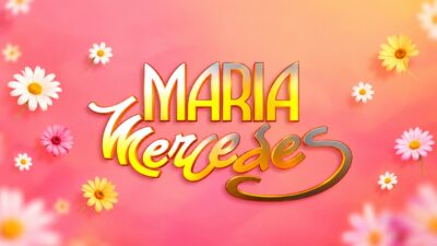 Logotipo da novela Maria Mercedes em letras douradas sobre fundo rosa e laranja, cercado por flores coloridas