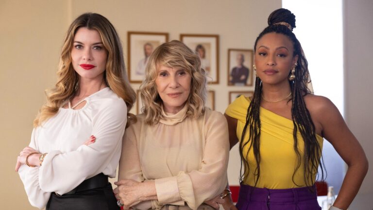 Vanessa (Alinne Moraes), Pérola (Renata Sorrah) e Bela (Sheron Menezzes) posam juntas em cena de Por Você