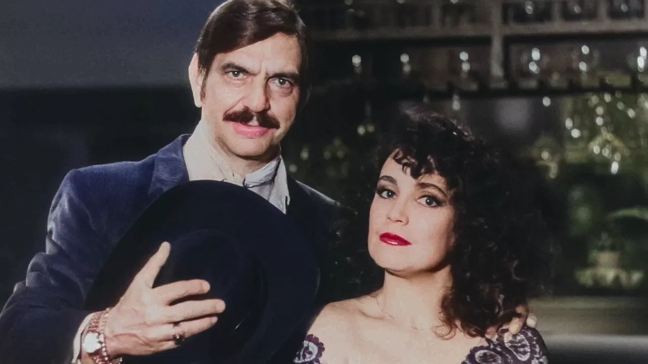 Sinhozinho Malta (Lima Duarte) e Porcina (Regina Duarte) em foto de divulgação de Roque Santeiro